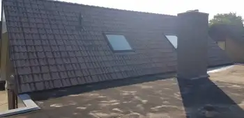 Rode dakcoating aangebracht op goed onderhouden woning in Harderwijk