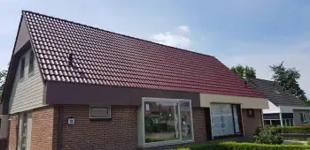 Rode dakbescherming op maat voor woning in Harderwijk