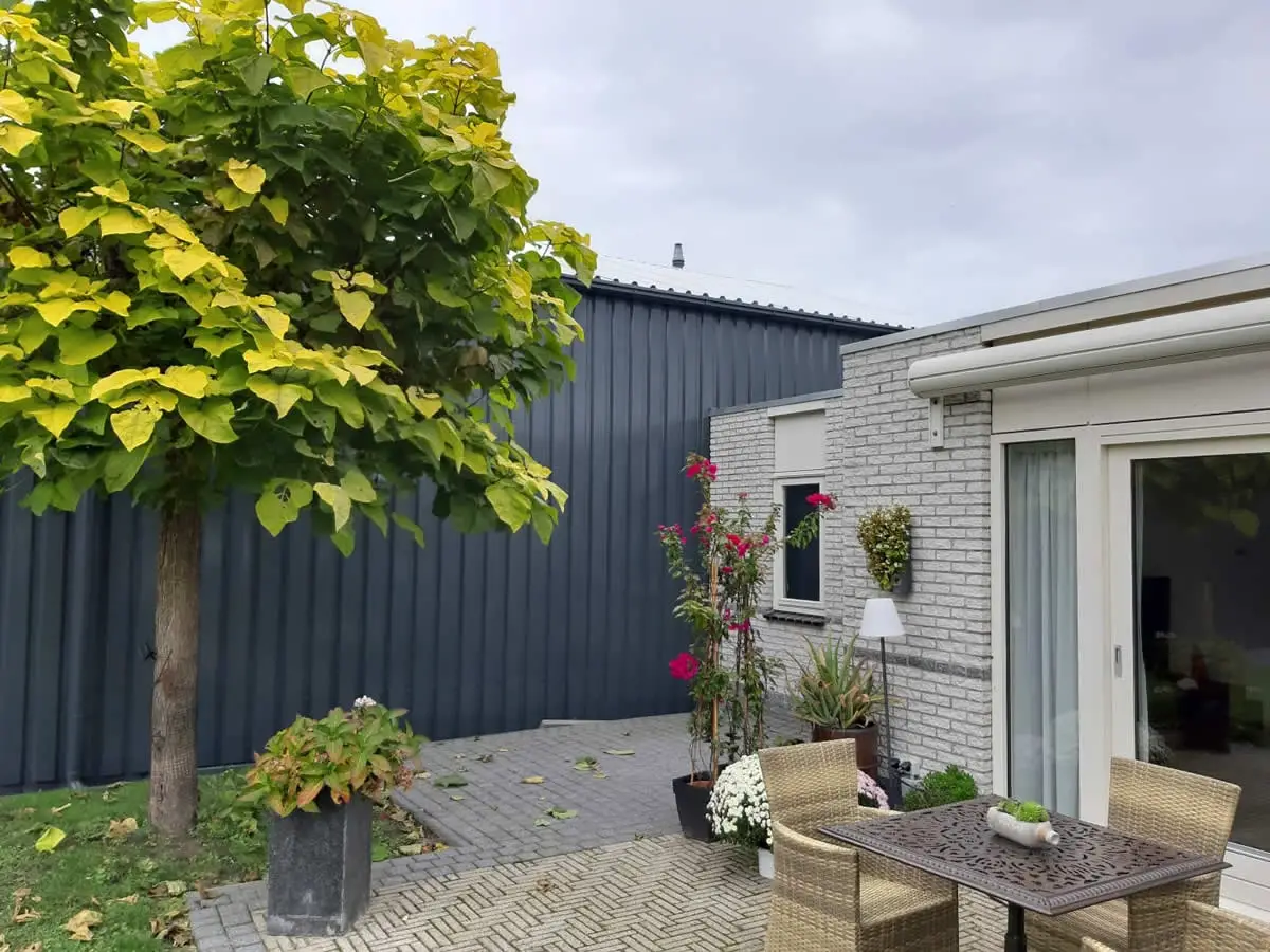 Vraag nu een offerte gevelcoating bedrijven Veendam aan voor jouw bedrijfsloods.