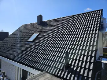 Dakrenovatie met coating – Betaalbare oplossing voor betonpannen in Stadskanaal!